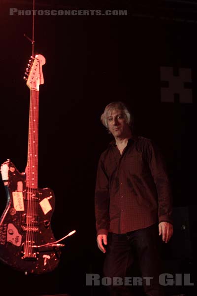 LEE RANALDO - 2011-05-08 - PARIS - Point Ephemere - 